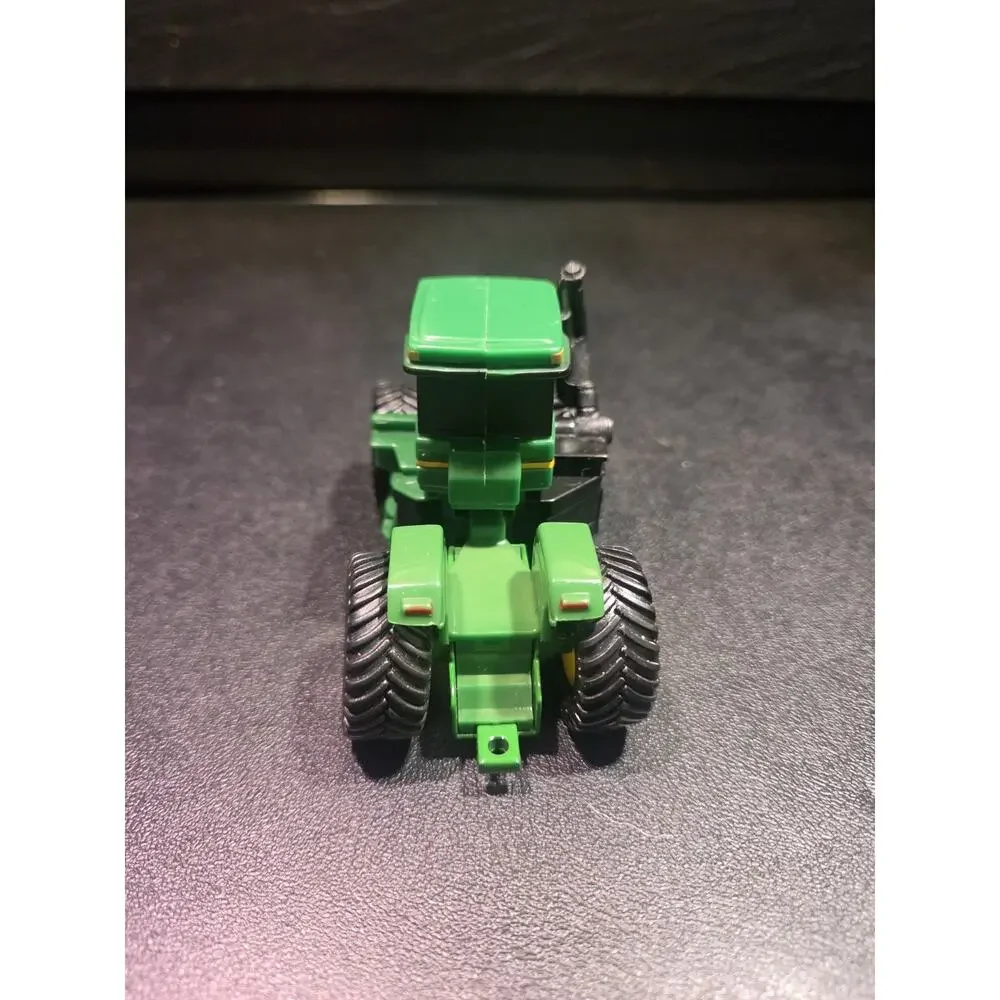 1/64 ERTL JOHN DEERE 119 8 SR00 Metal Bottom And Hitch, Plastic Upper Shell